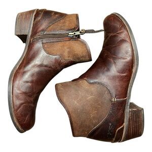 UGG Australia Size 9.5 Penelope Ankle Boots Brown Leather Cowboy side zip suede